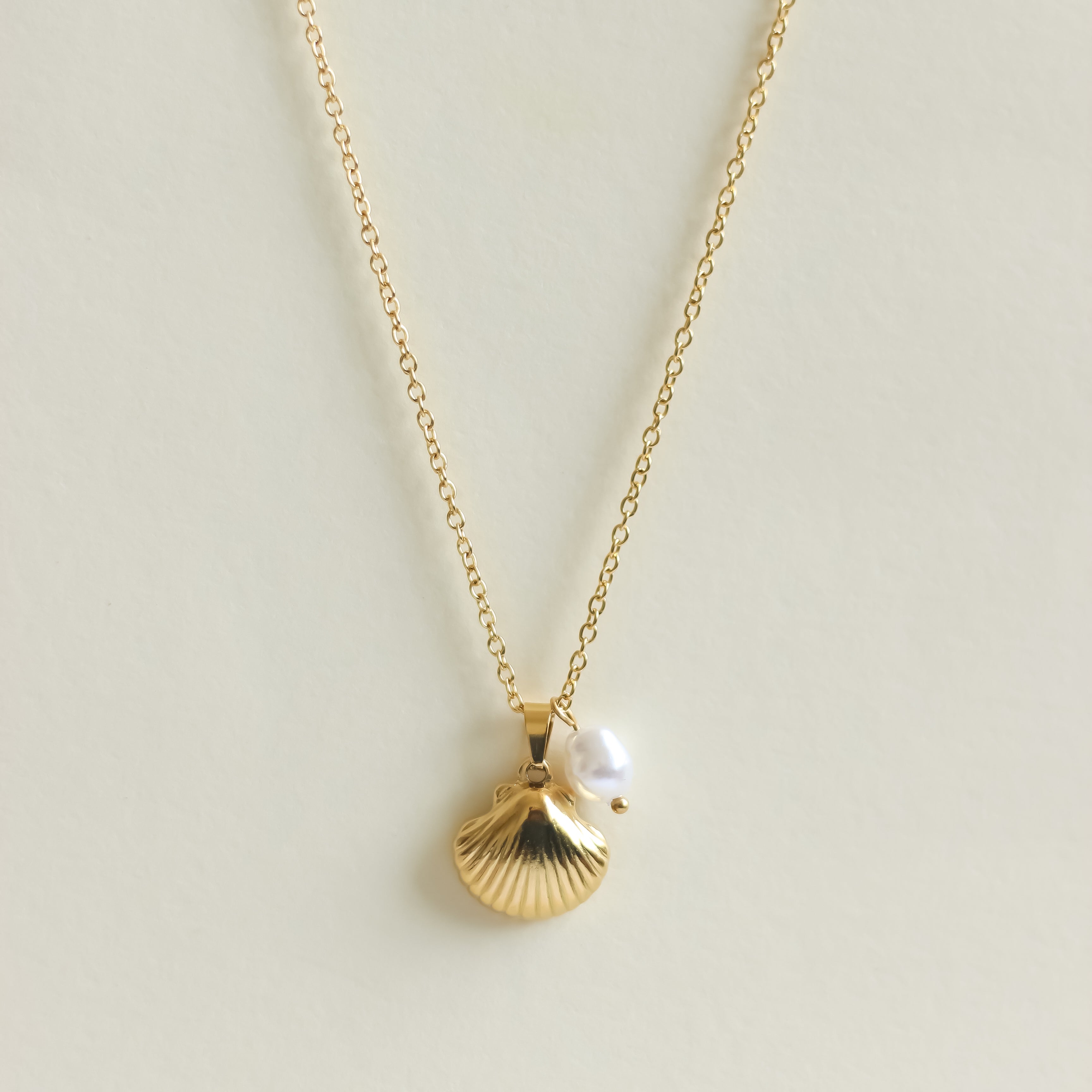 Shell Pearl Necklace