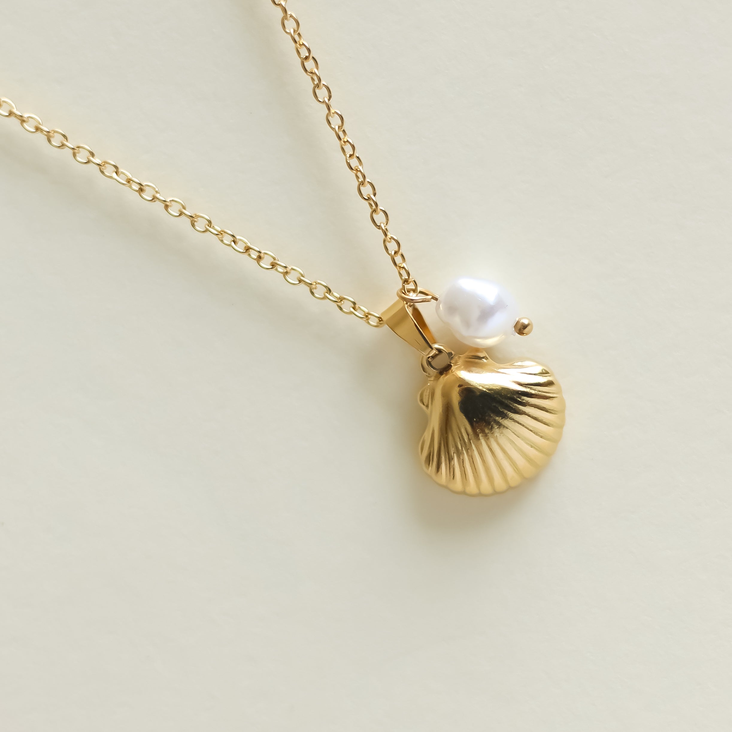 Shell Pearl Necklace