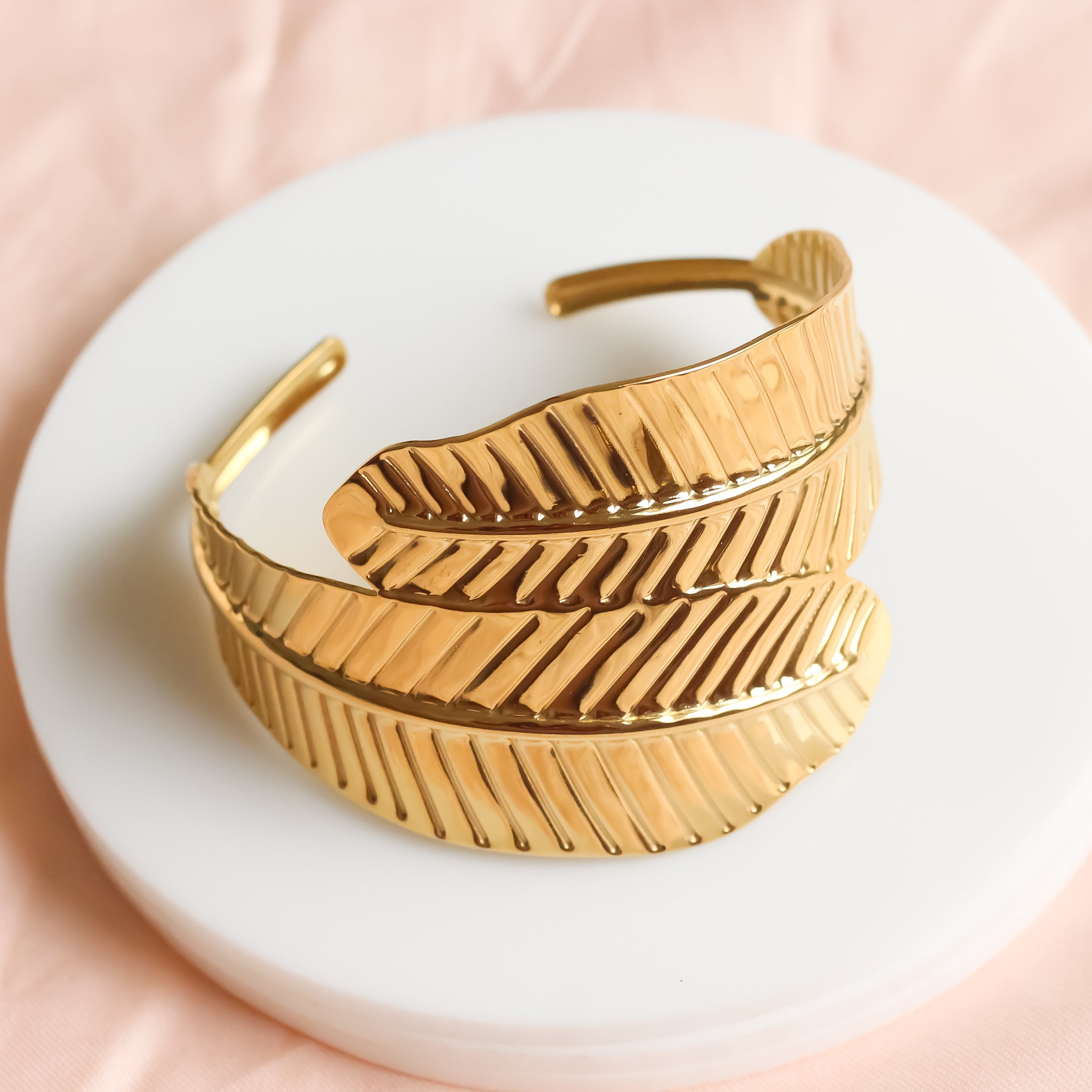 Leaf Curved Chic Bracelet | Adjustable