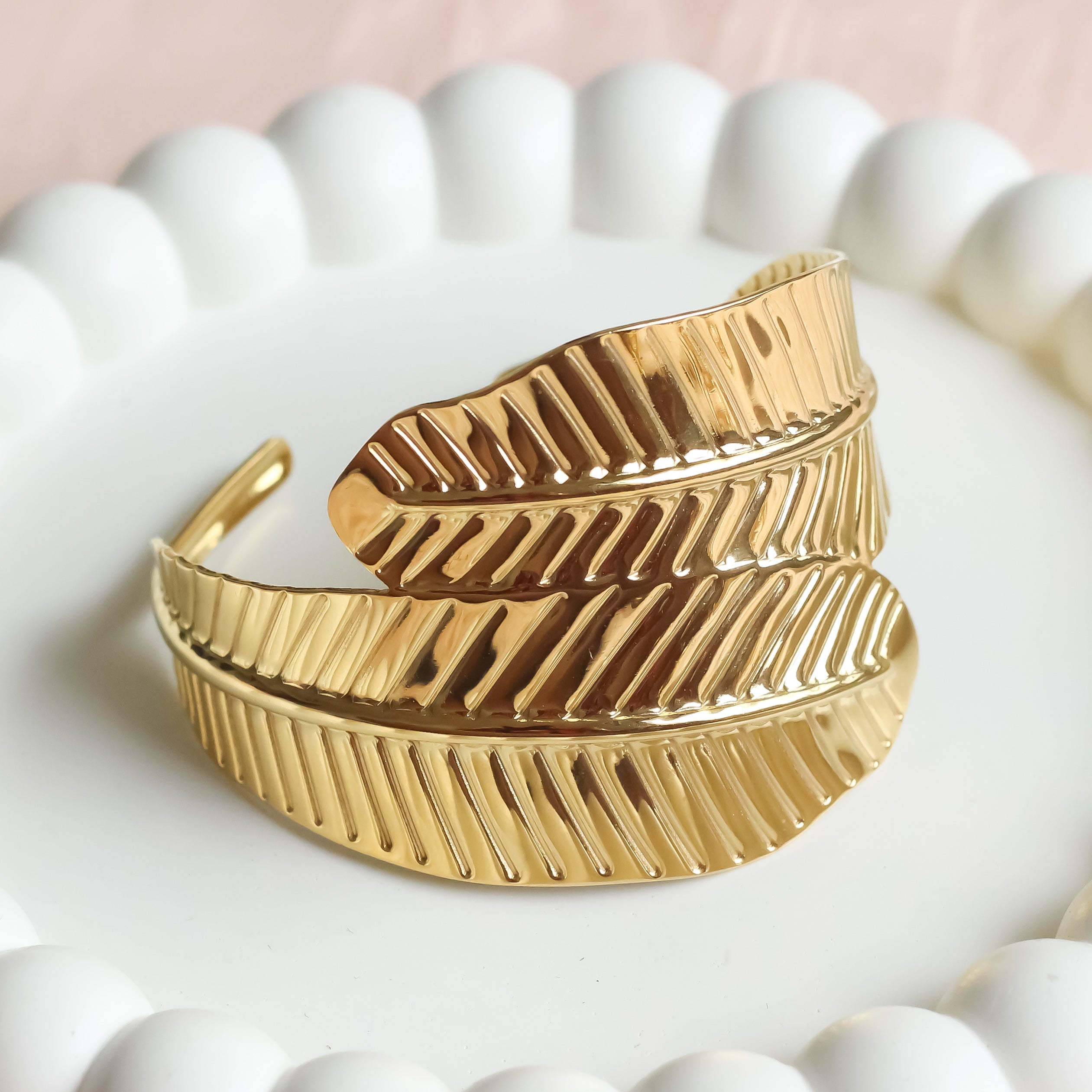 Leaf Curved Chic Bracelet | Adjustable