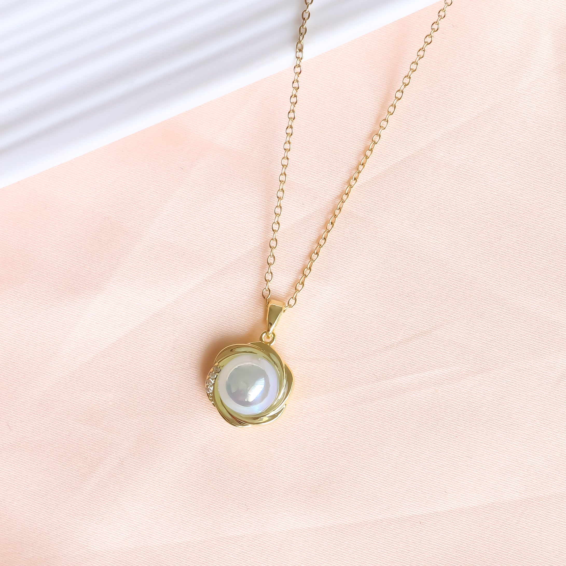 Pearlia Necklace