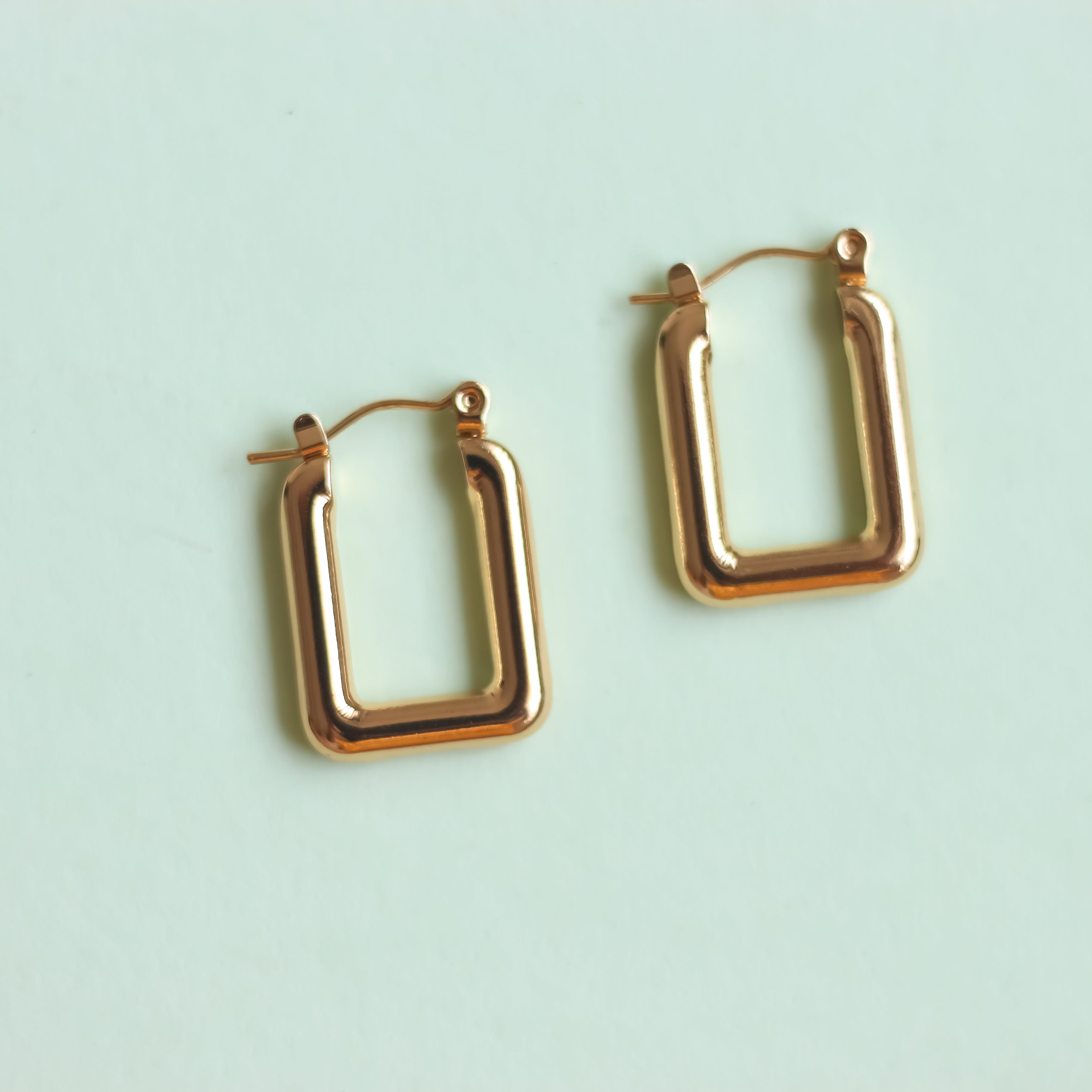 Minimal Golden Hoops