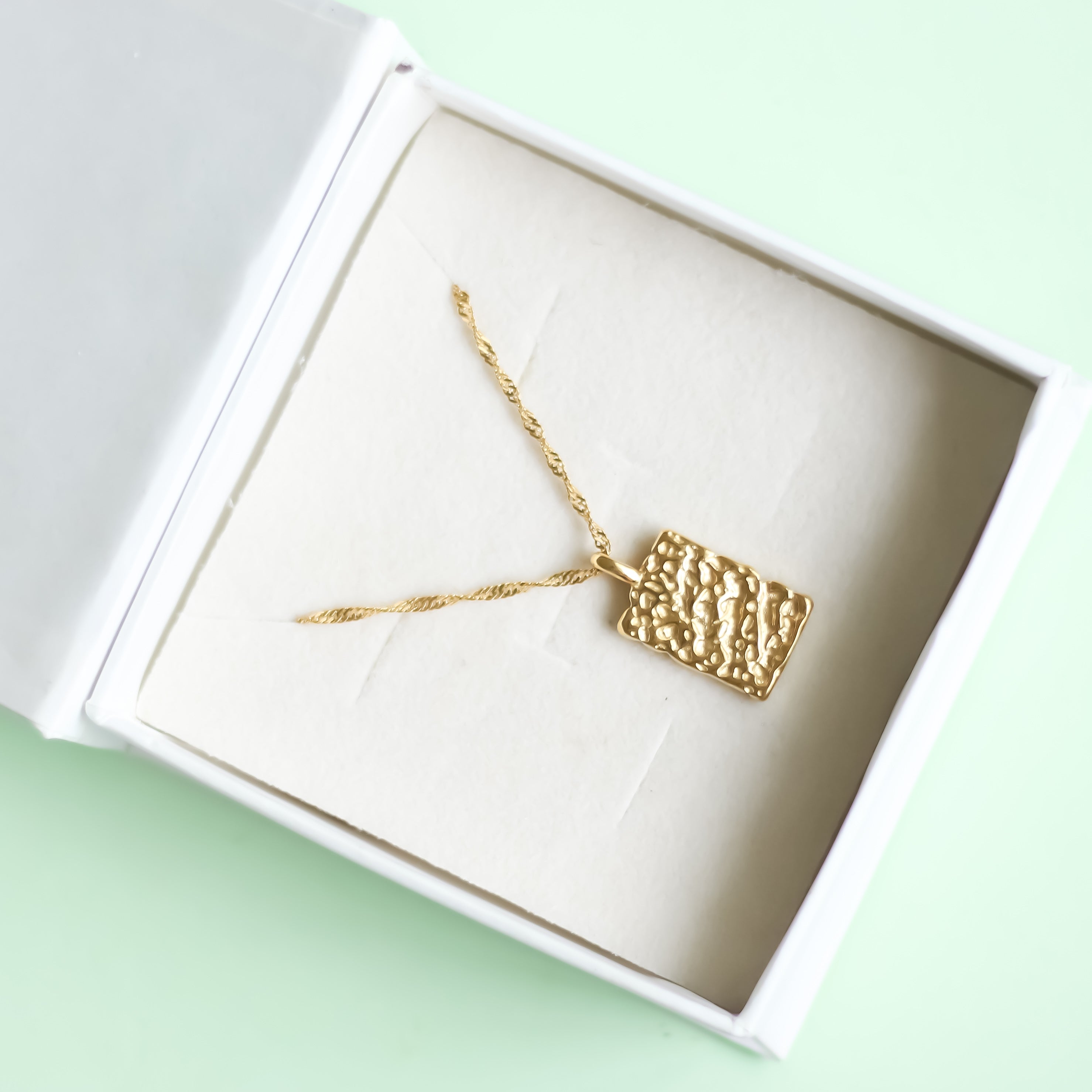 Blooming Rectangle Gold Pendant Chain