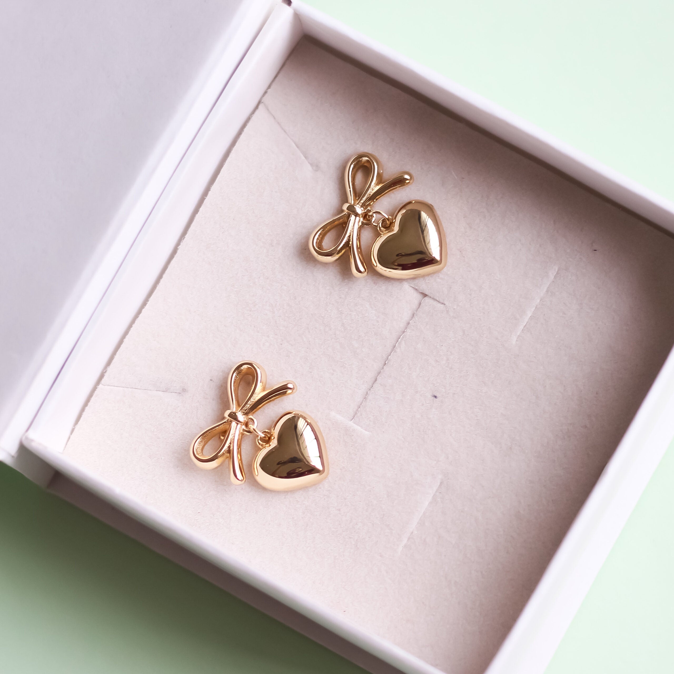 Bow heart Studs