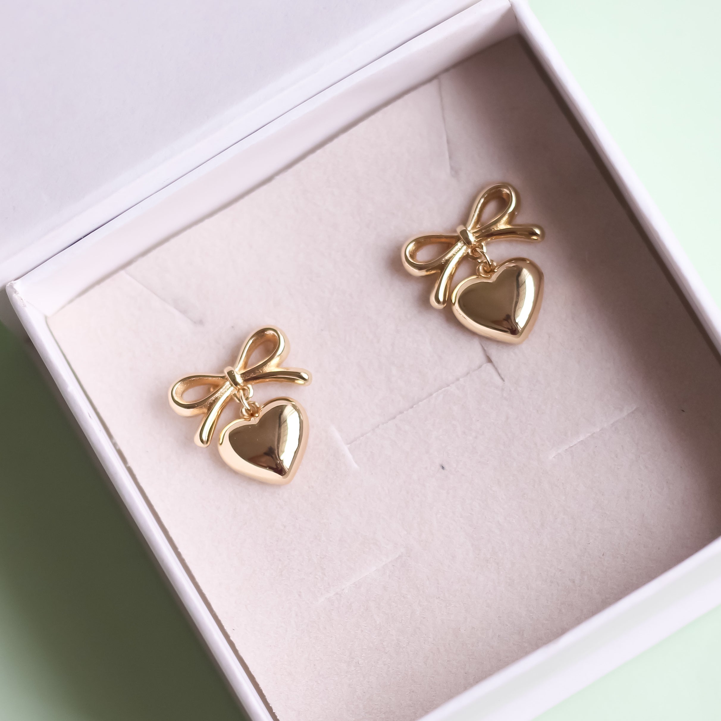 Bow heart Studs