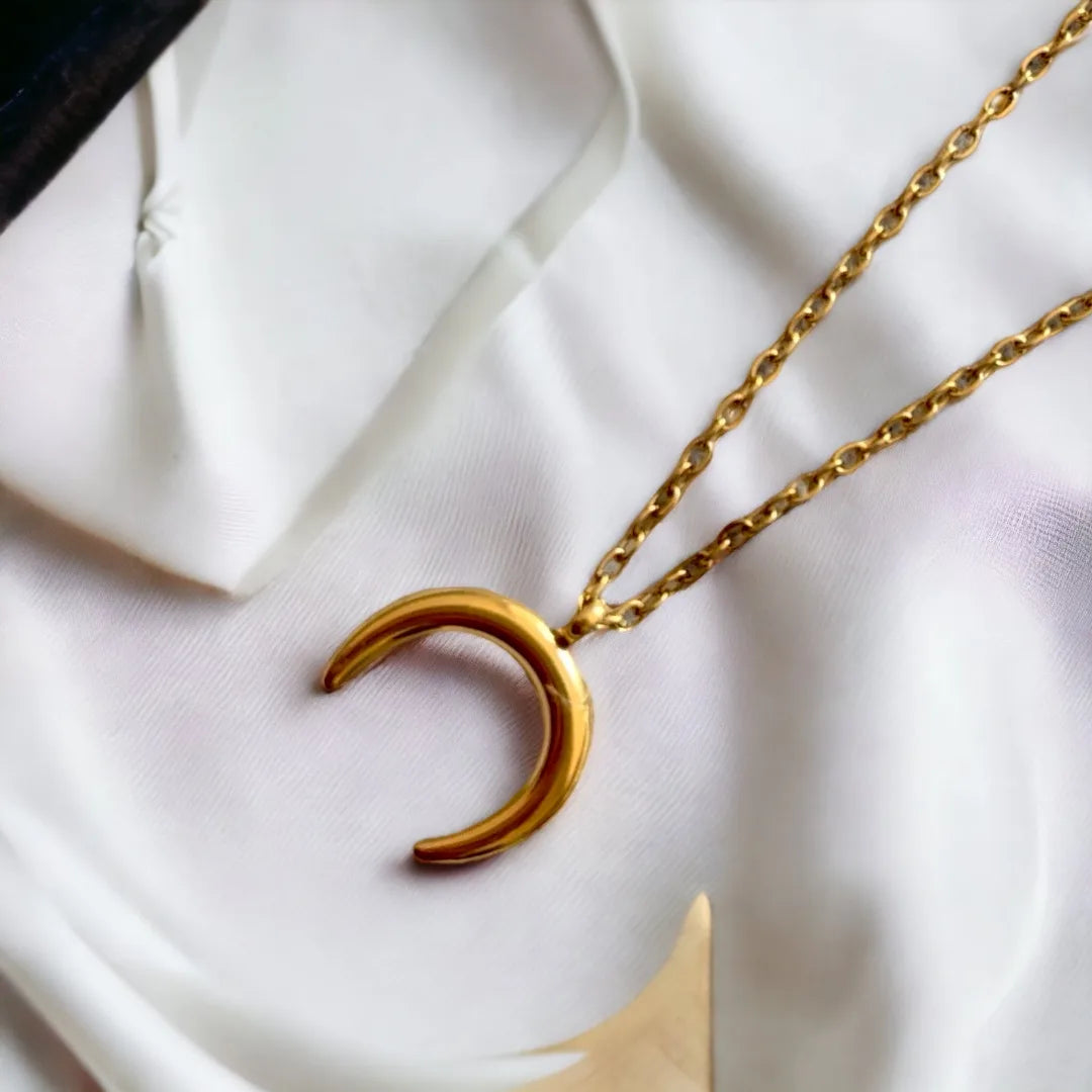 Horseshoe Pendant Chain